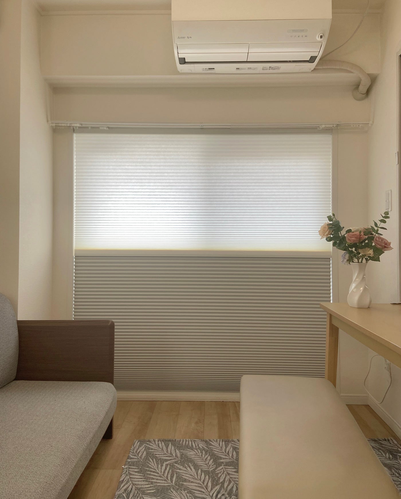 Moodify電動ハニカムシェード｜1分取付、電気工事、穴あけ不要