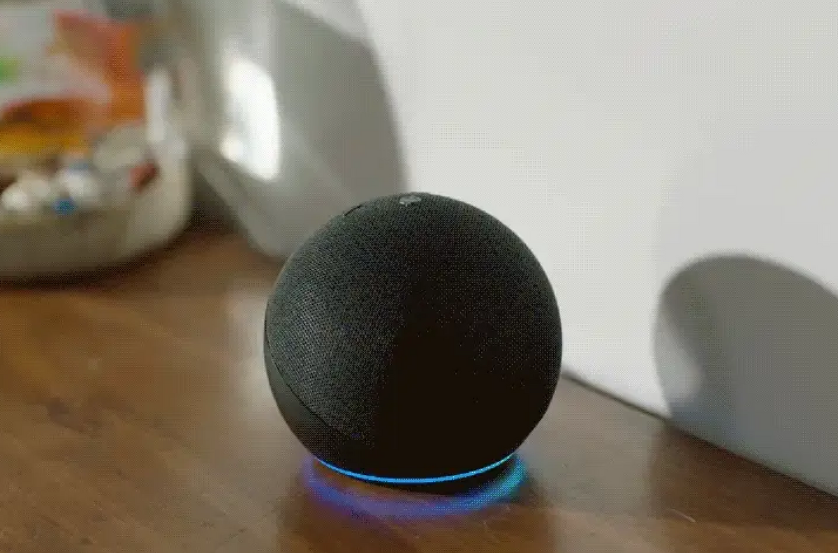 声でシェードを開け閉め